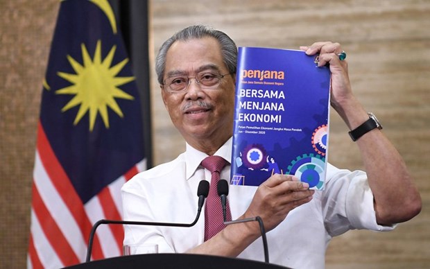 Malaysia announces 8.2-billion-USD plan for economic recovery hinh anh 1