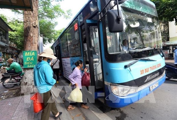 Hanoi plans to open 30 new subsidised bus routes this year hinh anh 1