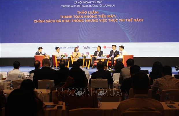 Banking transactions, mobile payments grow sharply in first four months hinh anh 1