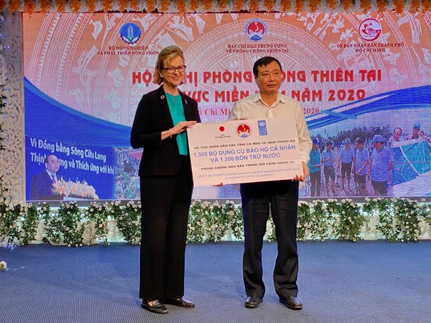 Japan, UNDP provide basic support for COVID-19 prevention to poor households hinh anh 1