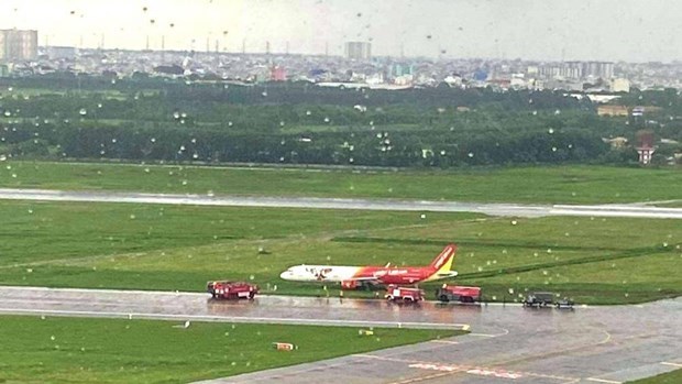 Tan Son Nhat runway reopens after Vietjet incident hinh anh 1