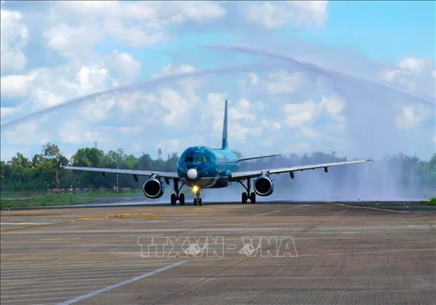 Vietnam Airlines launches three more domestic air routes hinh anh 1