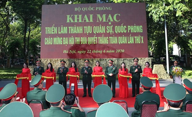 Exhibition displays Vietnam’s military and defence achievements hinh anh 1
