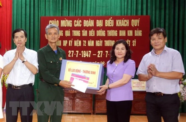 Government to gift over 14 million USD to contributors to revolution hinh anh 1