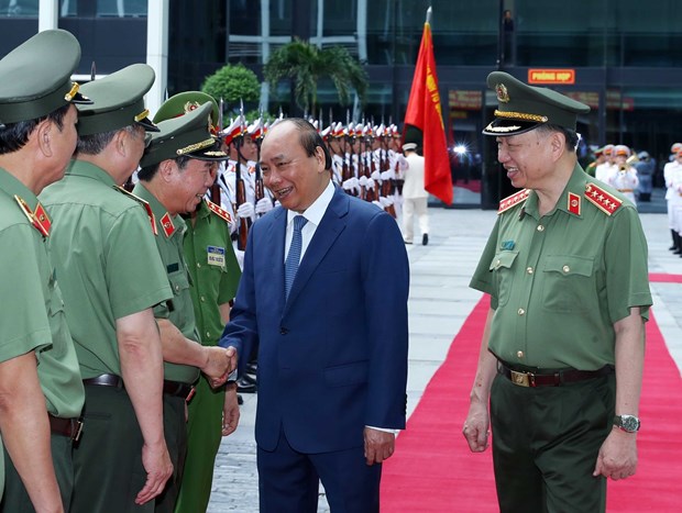 PM commends public security force’s performance in first half hinh anh 1