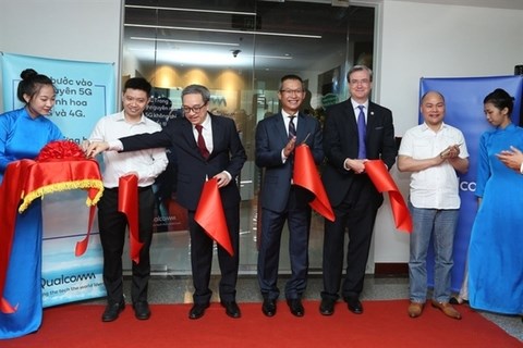 Qualcomm launches first R&D facility in region in Hanoi hinh anh 1