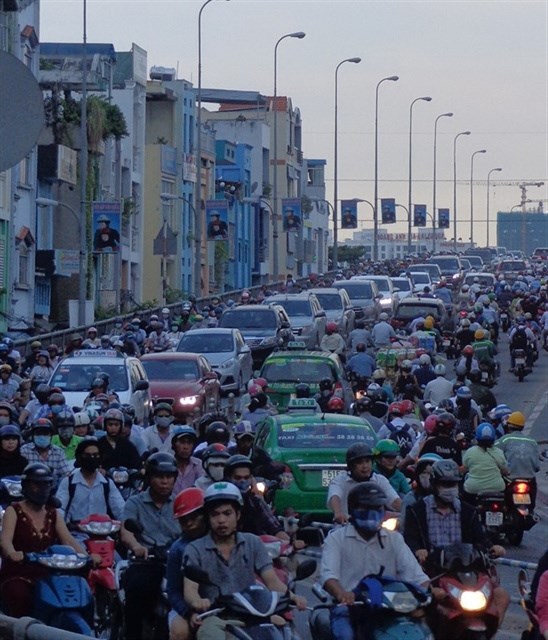 Elevated roads in HCM City could ease gridlock hinh anh 1