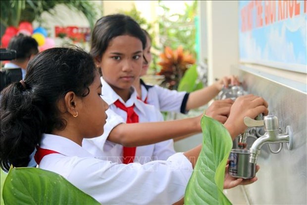 Novaland helps students in Binh Thuan access clean water hinh anh 1