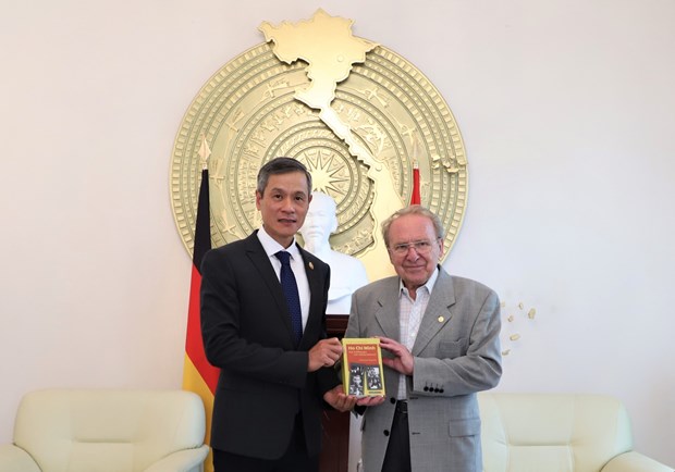 German journalist launches new book on late President Ho Chi Minh hinh anh 1
