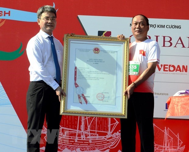 Geographical indication given to Ly Son garlic hinh anh 1