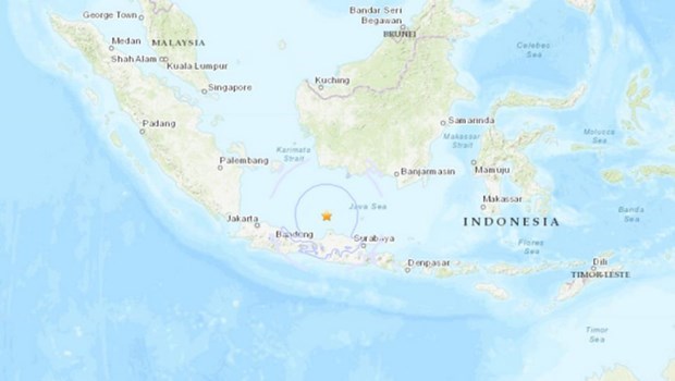 Two earthquakes rock Indonesia hinh anh 1