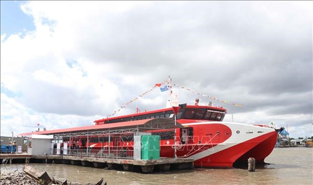 Ca Mau launches first express boat service to Nam Du, Phu Quoc hinh anh 1