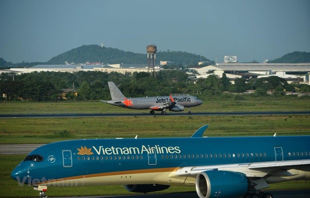 Domestic flight frequency adjusted to reduce congestion at airports hinh anh 1