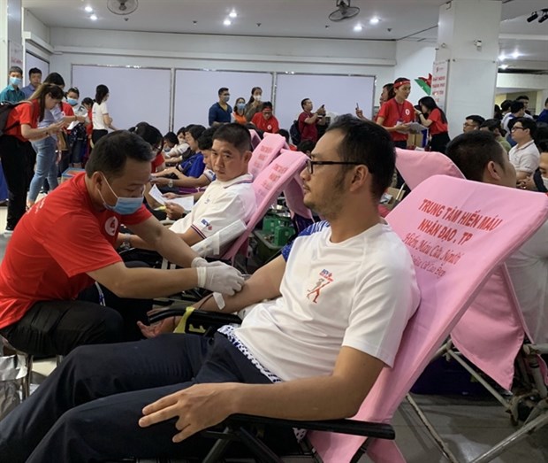 Blood donation campaign begins in HCM City hinh anh 1