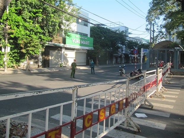 Da Nang begins lockdown of COVID-19 hotspots hinh anh 1