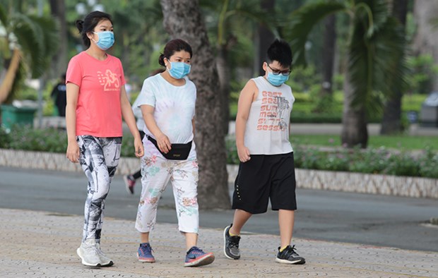 HCM City fines people for not wearing face masks in public from Aug. 5 hinh anh 1