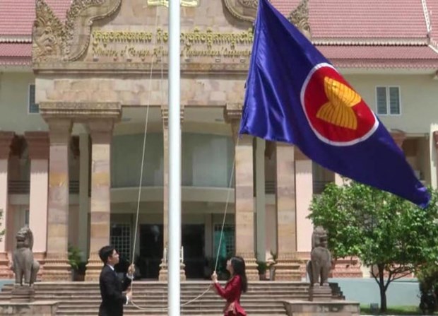Cambodia hoists flag to mark 53rd anniversary of ASEAN hinh anh 1