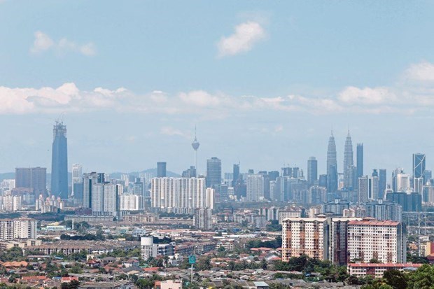 Malaysia promotes cheap sales to spur economic growth hinh anh 1