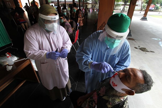 Indonesia tries to protect medical workers from infecting SARS-CoV-2 hinh anh 1