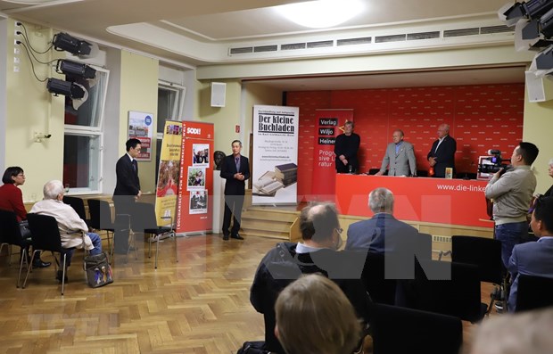 German journalist launches book on Ho Chi Minh’s political biography in Berlin hinh anh 1