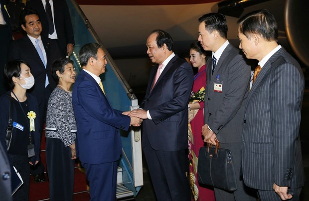 Japanese PM Yoshihide Suga begins Vietnam visit hinh anh 1