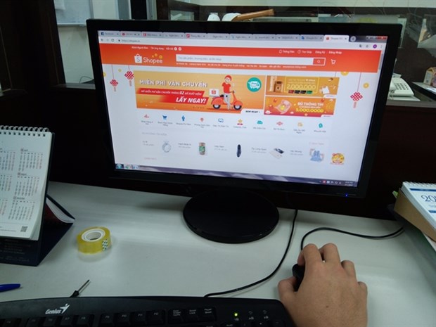 Vietnam's e-commerce forecast to grow 20 percent in Q4 hinh anh 1