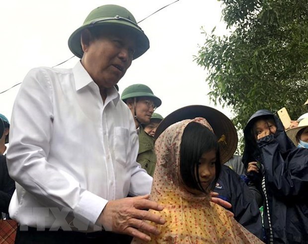 More support sent to flood-affected people in central region hinh anh 1