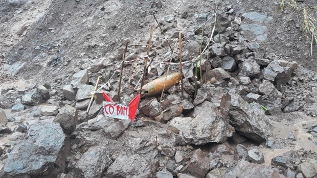 Quang Tri: Flooding unearths unexploded ordnance hinh anh 1