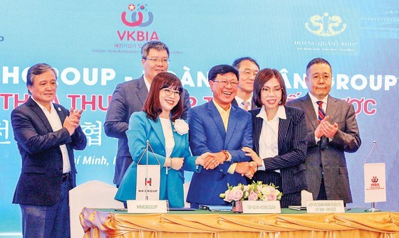 HCM City receives 4 billion USD in remittances in nine months hinh anh 1
