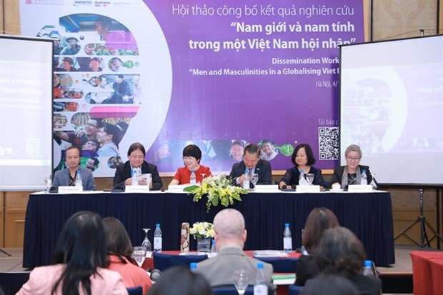 Vietnamese men in cities more open to sharing housework with women: report hinh anh 1