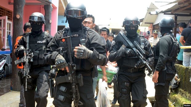 Indonesian police arrest six terror suspects hinh anh 1