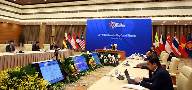 Foreign ministers reiterate ASEAN’s resolve to resume COC talks hinh anh 1