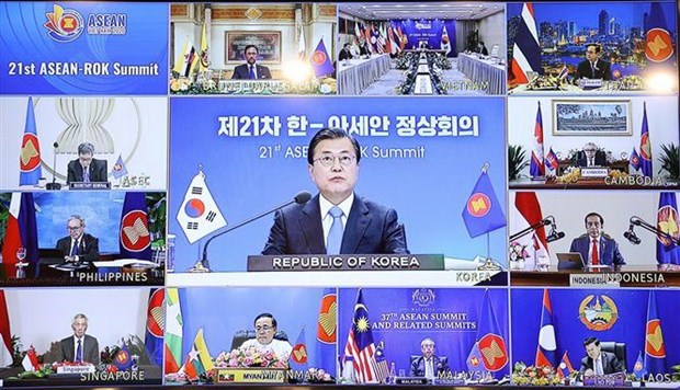 PM chairs 21st ASEAN-RoK Summit hinh anh 1