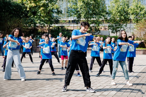 Dance challenge raises public awareness of environmental protection hinh anh 1