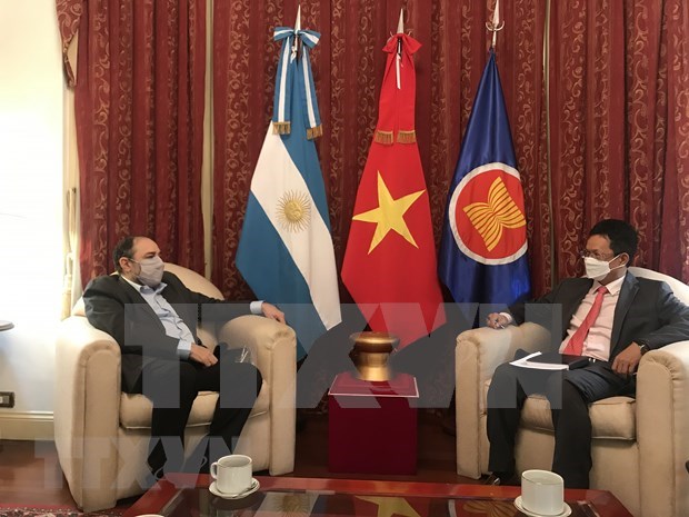 Ambassador bolsters cooperation between Vietnam, Argentina national radio stations hinh anh 1