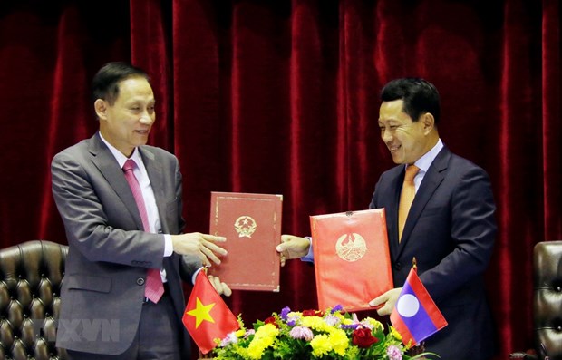 Vietnam-Laos annual meeting reviews border management hinh anh 1