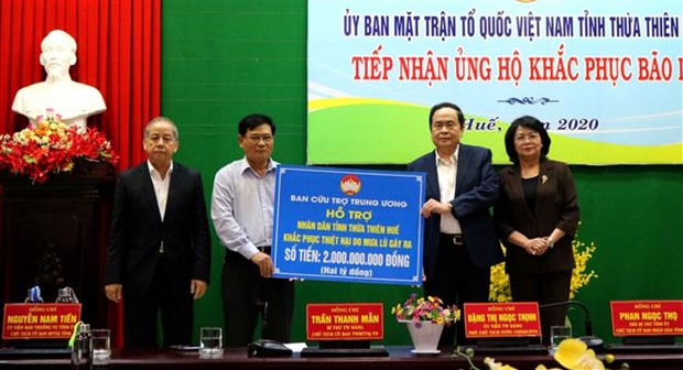 Assistance comes for flood-hit residents in Thua Thien-Hue hinh anh 1