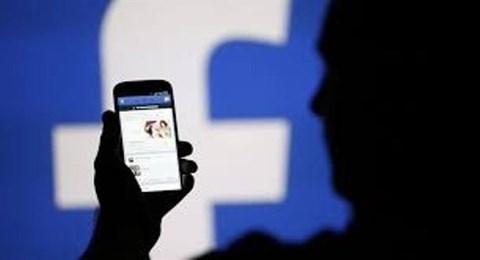 Facebook removes 400 percent more posts that violate laws hinh anh 1