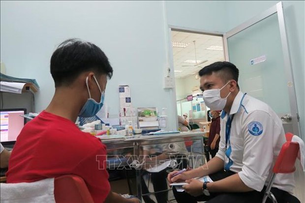 HIV transmission risks high among adolescents hinh anh 1