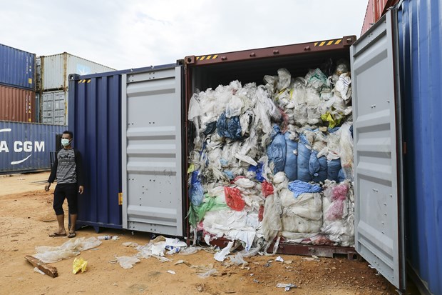 Indonesia to return hazardous waste to countries of origin hinh anh 1