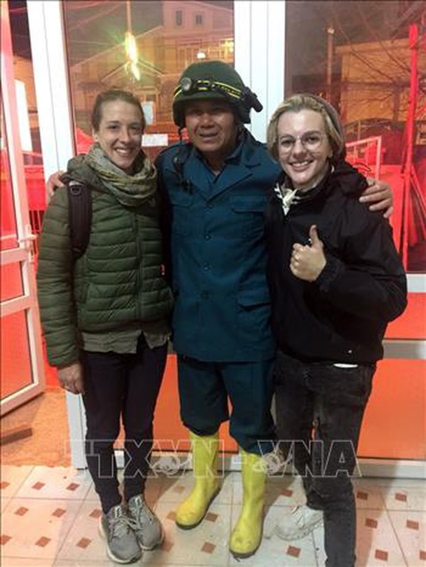 Two foreign tourists lost in mountain climbing incident in Lam Dong found hinh anh 1
