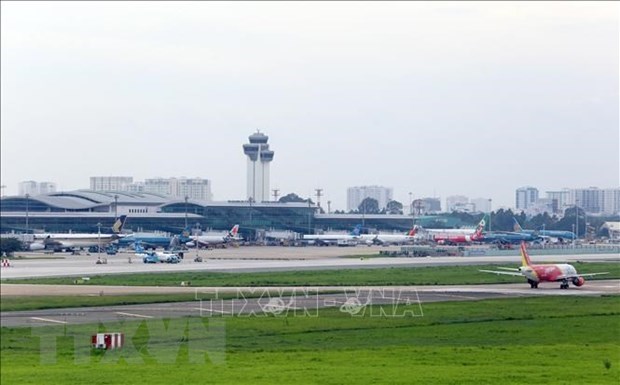 Upgraded runway at Tan Son Nhat airport to be inaugurated on Jan. 10 hinh anh 1