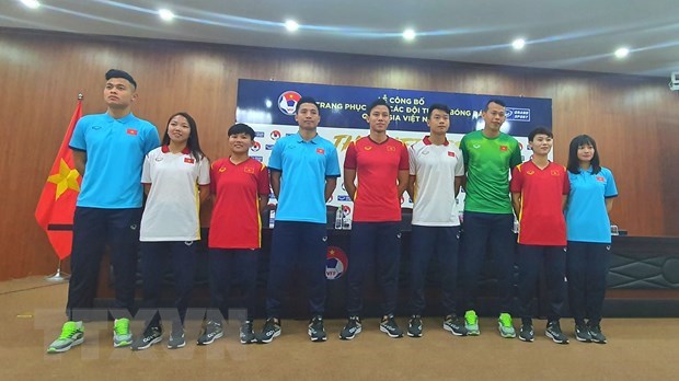 New national football team jerseys for 2021 unveiled hinh anh 1
