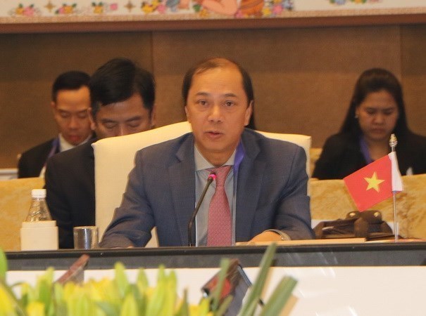 ASEAN senior officials discuss preparations for AMM Retreat hinh anh 1