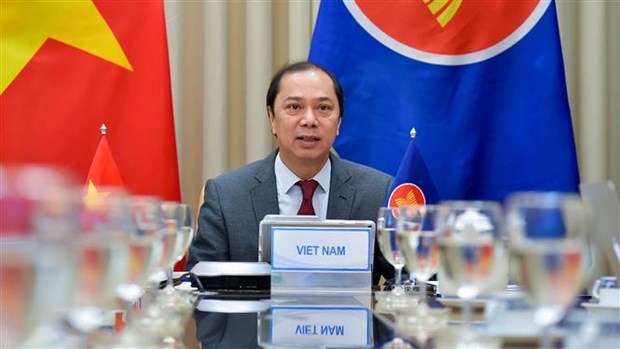 ASEAN senior officials discuss preparations for AMM Retreat hinh anh 2