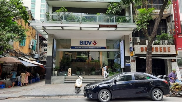 VN-Index suffers big loss, liquidity exceeds 1 bln USD hinh anh 1