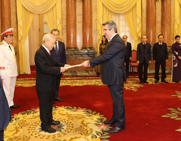 Top leader receives credentials of new ambassadors of Spain, Iran, Philippines hinh anh 2