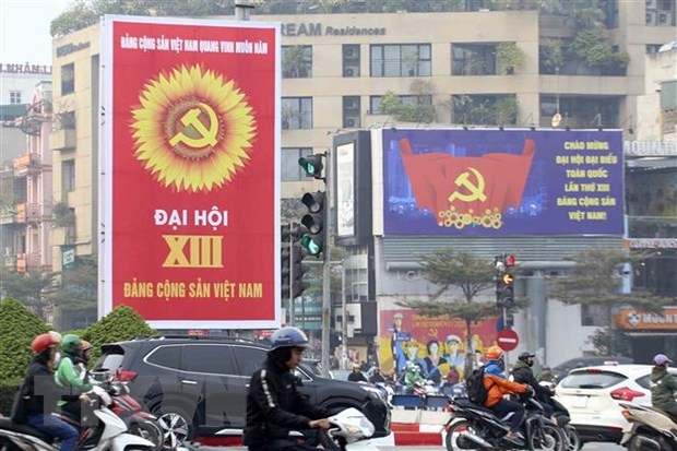 Lao ambassador hails leadership role of Communist Party of Vietnam hinh anh 3