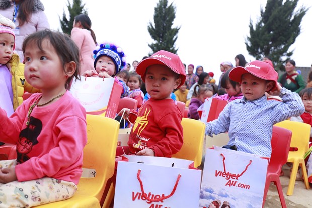 Vietjet’s programme gives minorities in Lao Cai warmer Tet hinh anh 3