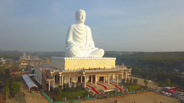 Binh Phuoc now boasts tallest sitting Buddha statue in Southeast Asia hinh anh 1